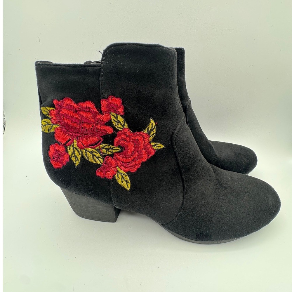 Top Moda Womens Black Faux Suede Embroidered Rose Floral Ankle Boots Size 7.5